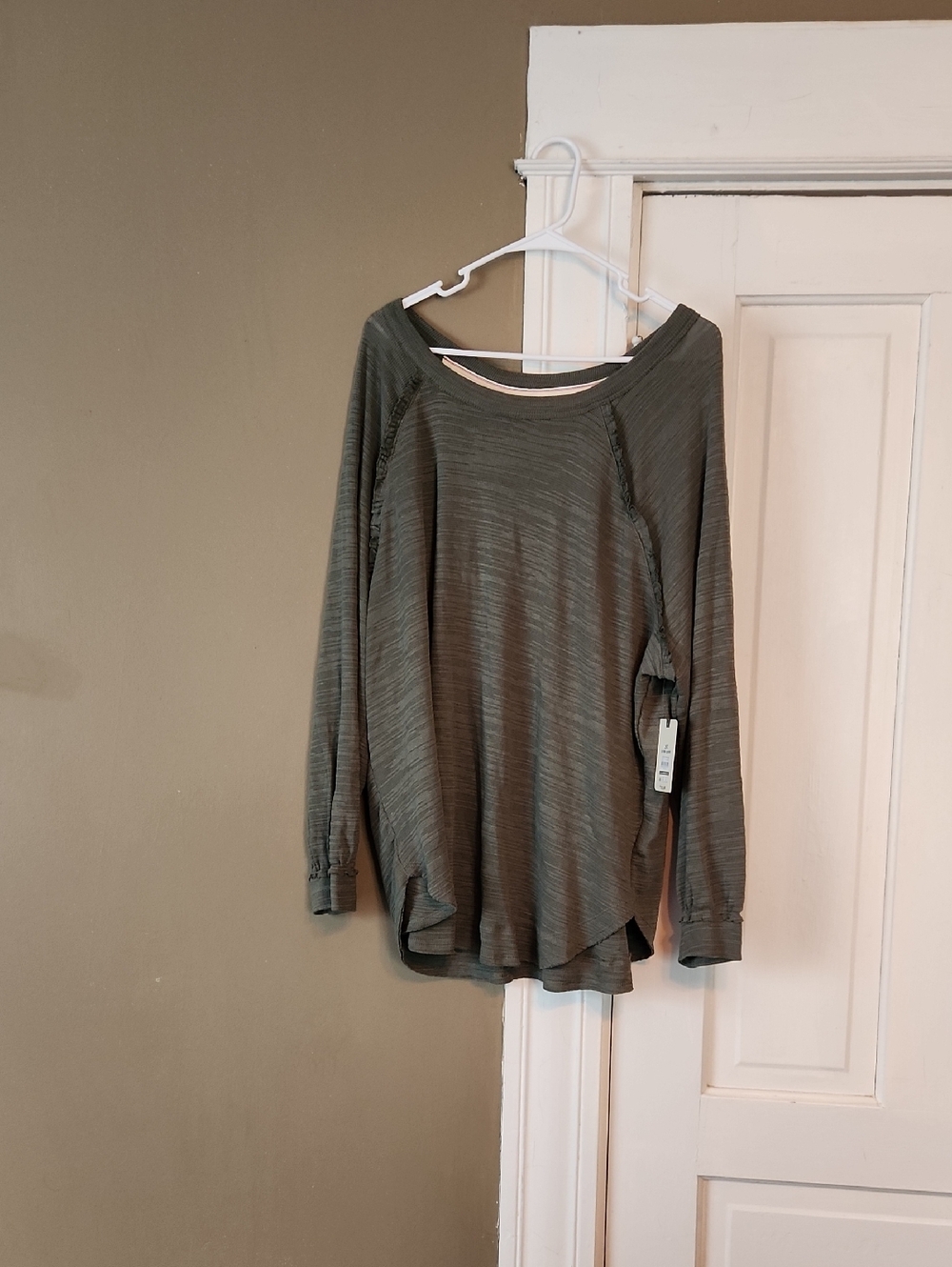 NWT Terra & Sky Olive Green Long Sleeve Pullover Top